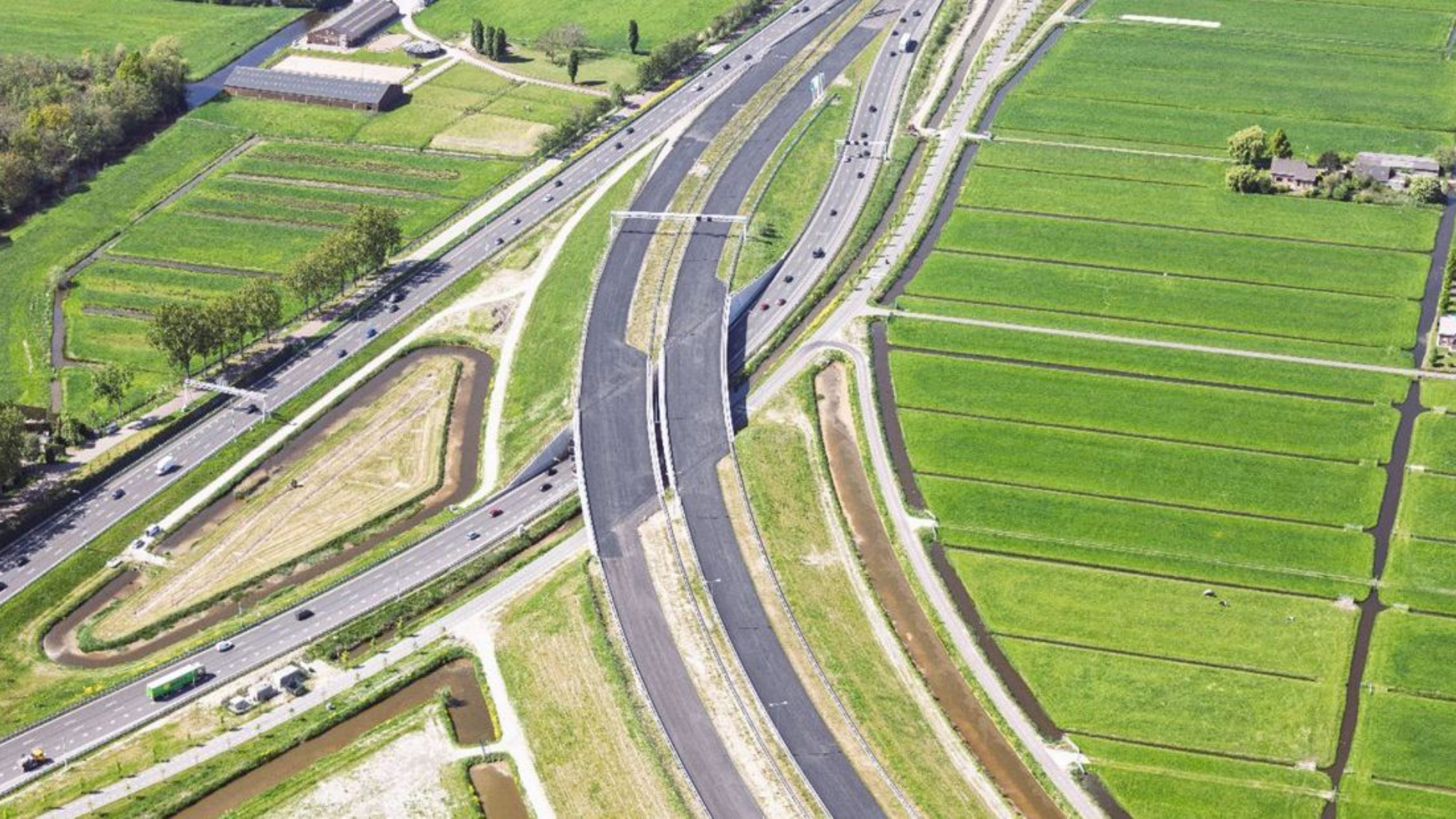 De aansluiting van de nieuwe A16 met de A13.