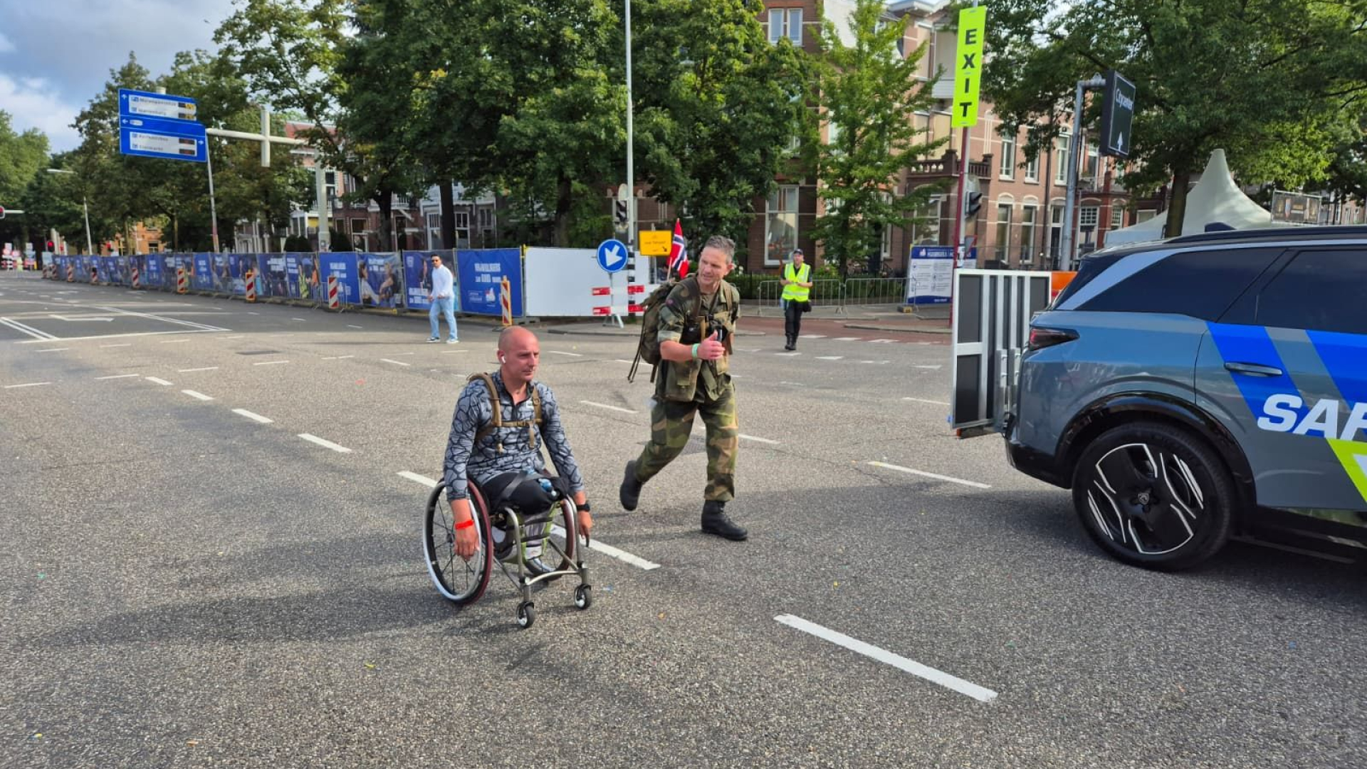 VIERDAAGSE | Blauwe Dinsdag onderweg, aanhoudingen op de feesten