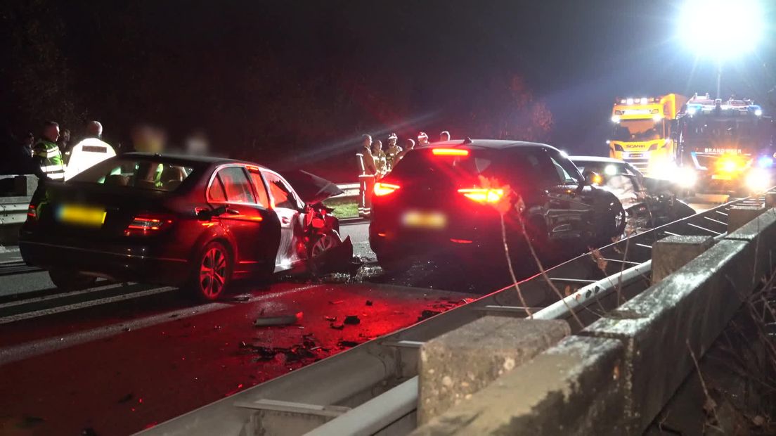 N34 bij Odoorn afgesloten na botsing met drie voertuigen