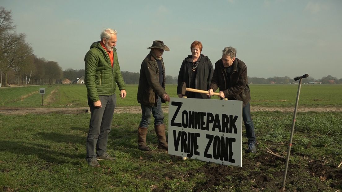 Buurtbewoners plaatsten eerder protestborden.