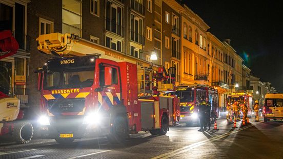 Woningbrand in binnenstad • autobrand