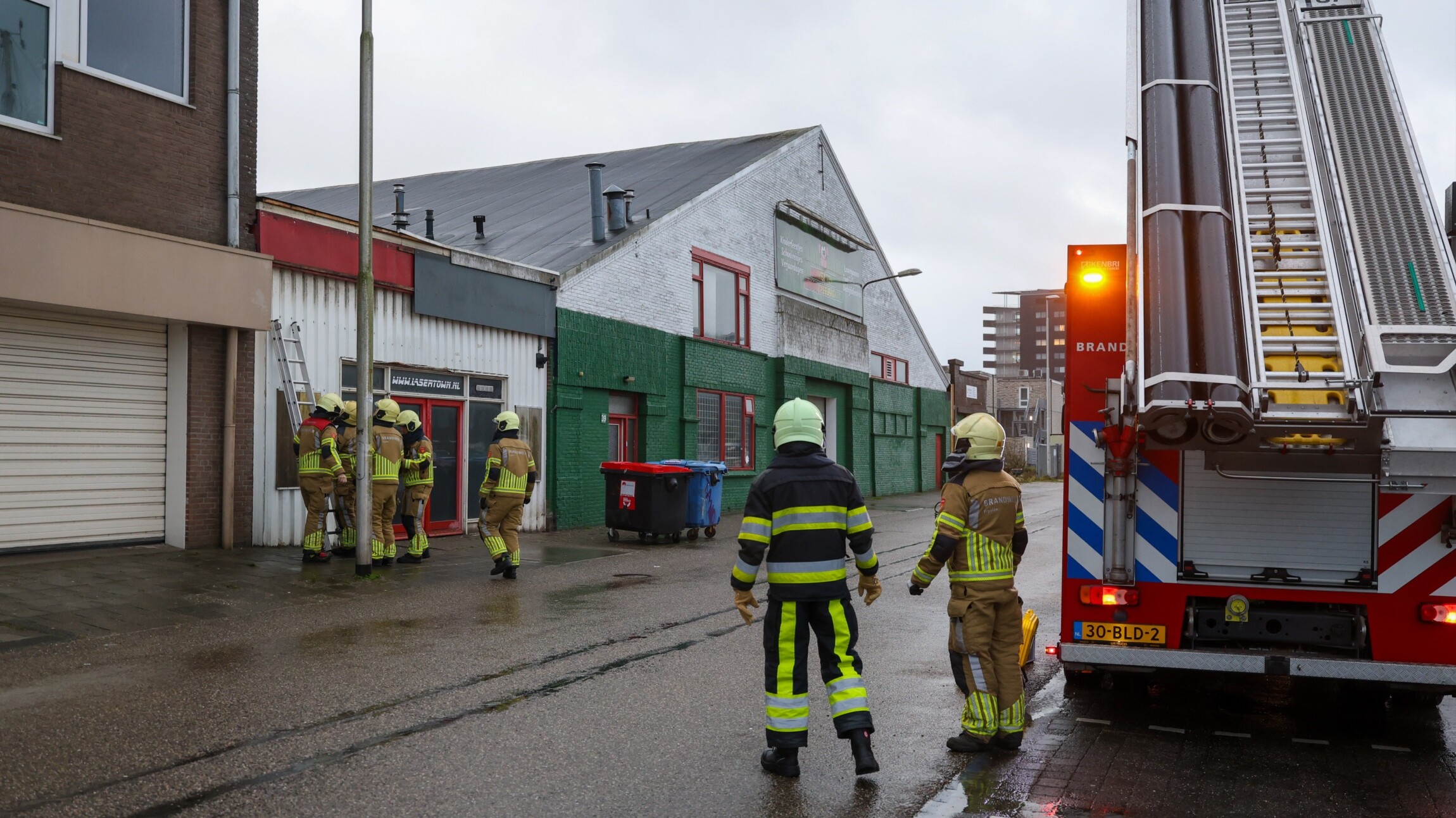 Brânwacht yn aksje foar loswaaide platen en loshingjend rút