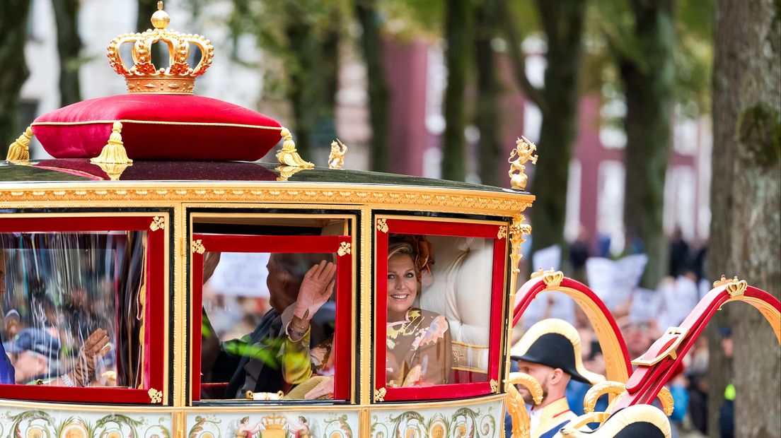 De Glazen Koets op weg naar de Koninklijke Schouwburg