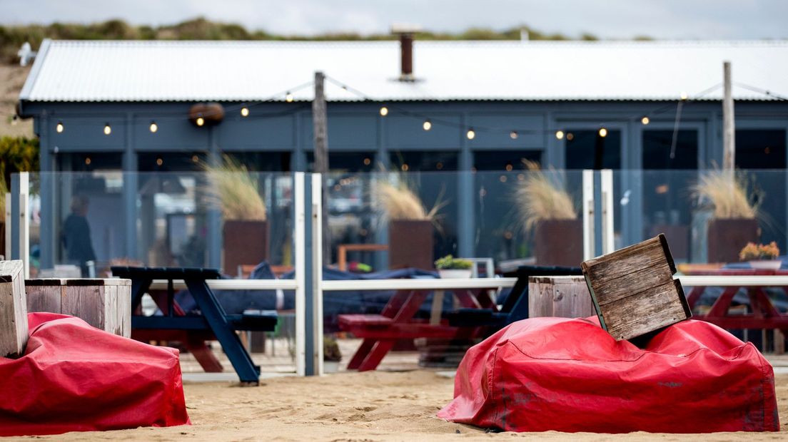 Nu zijn er nog zeven strandtenten op in de winter, dat worden er dertien.