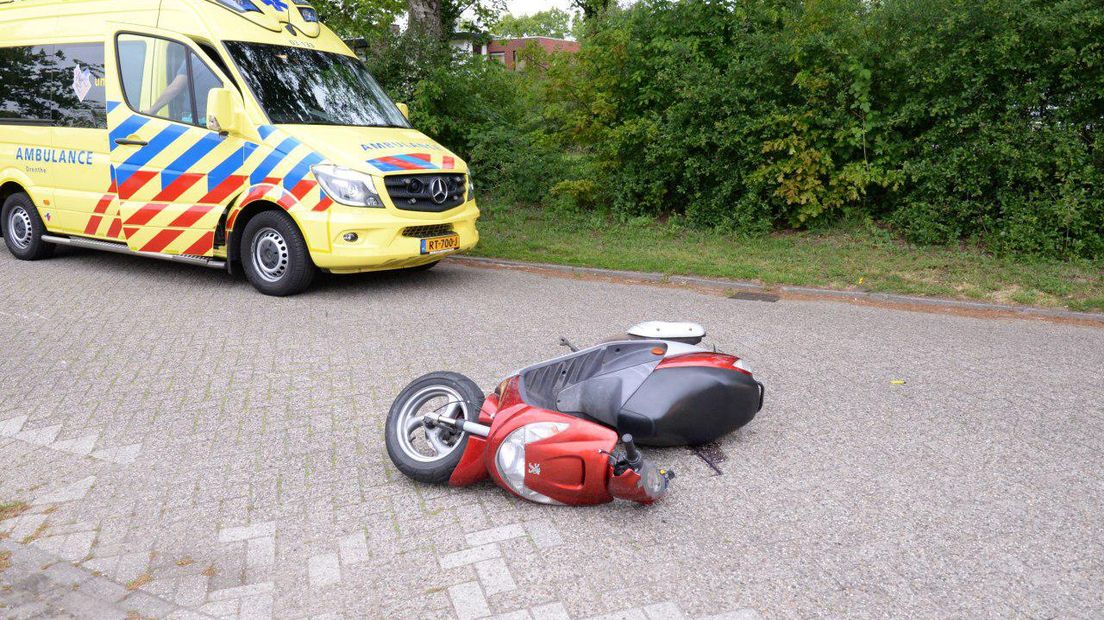 De bestuurder van de scooter zou zijn geschrokken van een auto (Rechten: Persbureau Meter)