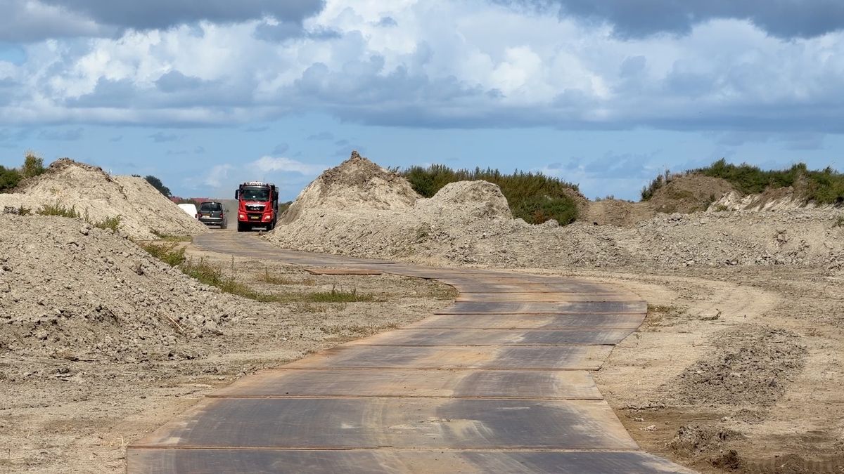Van de vaart naar de zeedijk: baggergrond onderweg van Hegebeintum naar Ternaard
