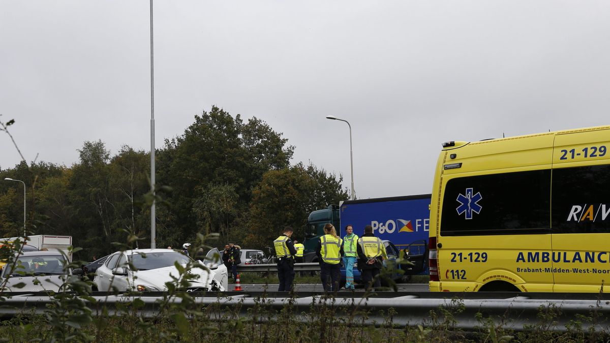 A73 weer vrij na kettingbotsing bij Rijkevoort