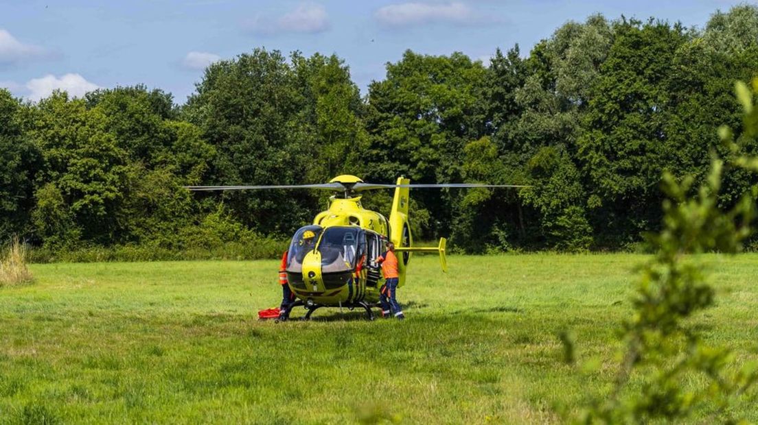 Een traumahelikopter landde in de buurt van het ongeluk.