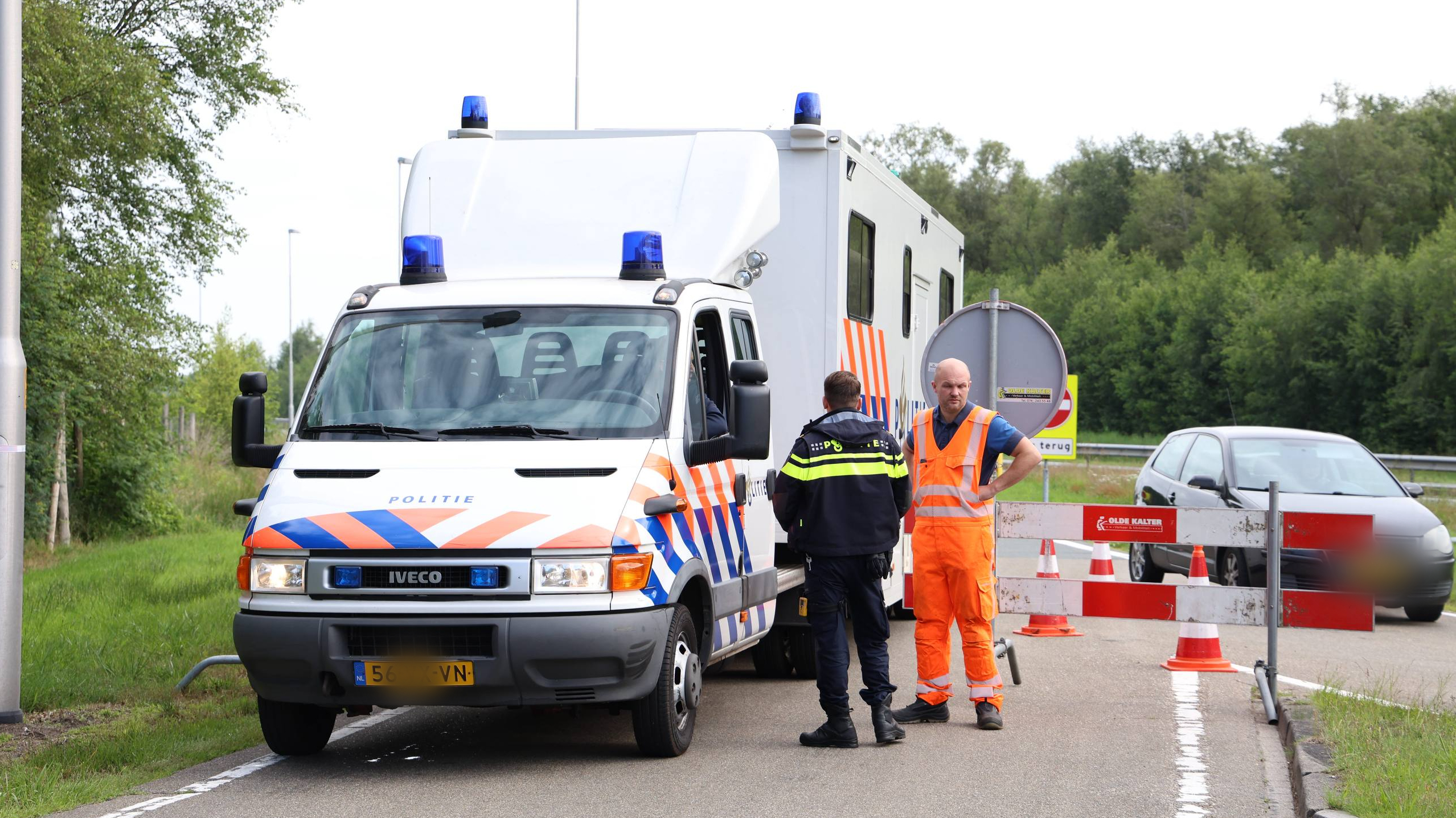 Overleden man uit Almelo op parkeerplaats langs N36 stierf door ongeval.
