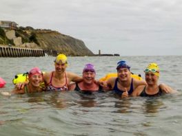 Drie Utrechters zwemmen van Engeland naar Frankrijk en terug: 'Kanaal over is de droom van iedere zwemmer'