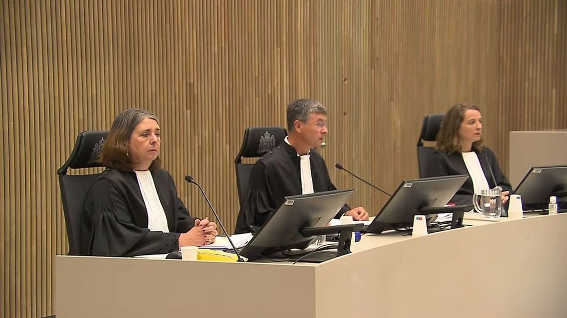 De rechters tijdens de inhoudelijke zitting in Amsterdam.