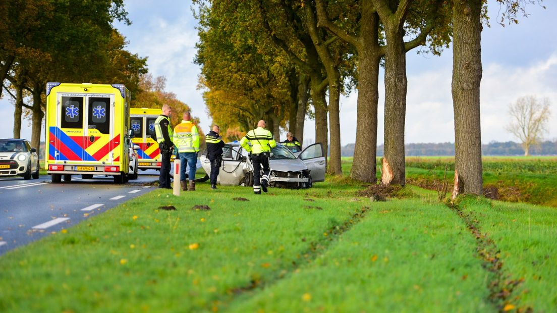 Hulpdiensten bij de plek van het ongeval