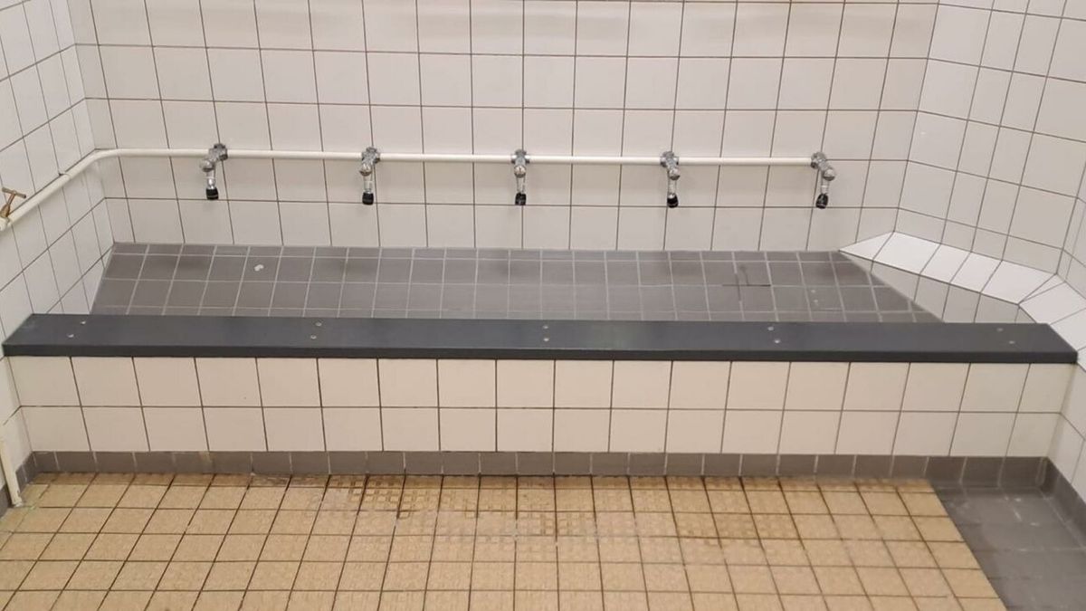 'Onderhoud van sporthal De Goorn in Oosterhesselen al jaren flink onder de maat'
