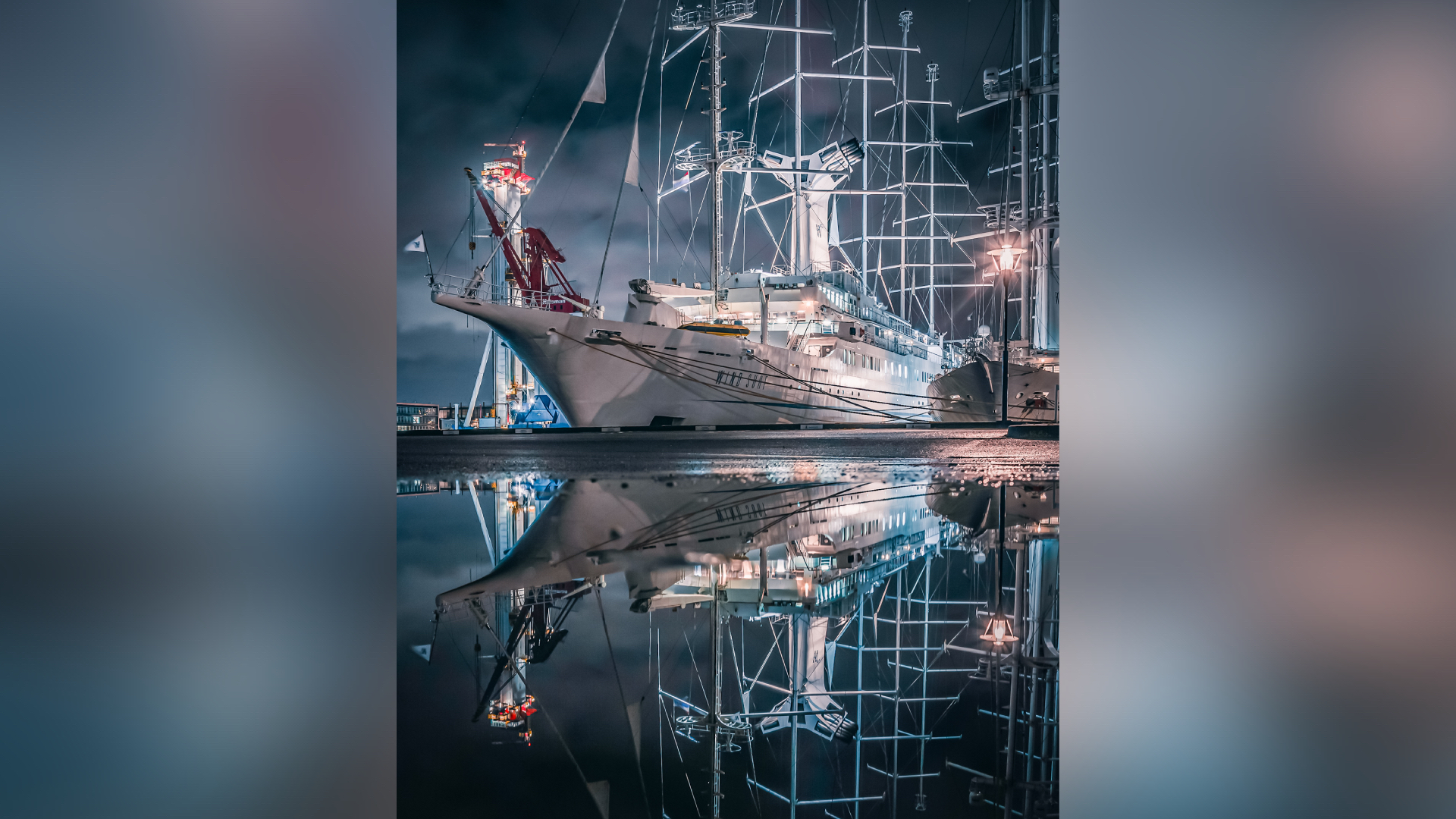 Twee zeilschepen worden gerepareerd bij Damen in de Wiltonhaven.