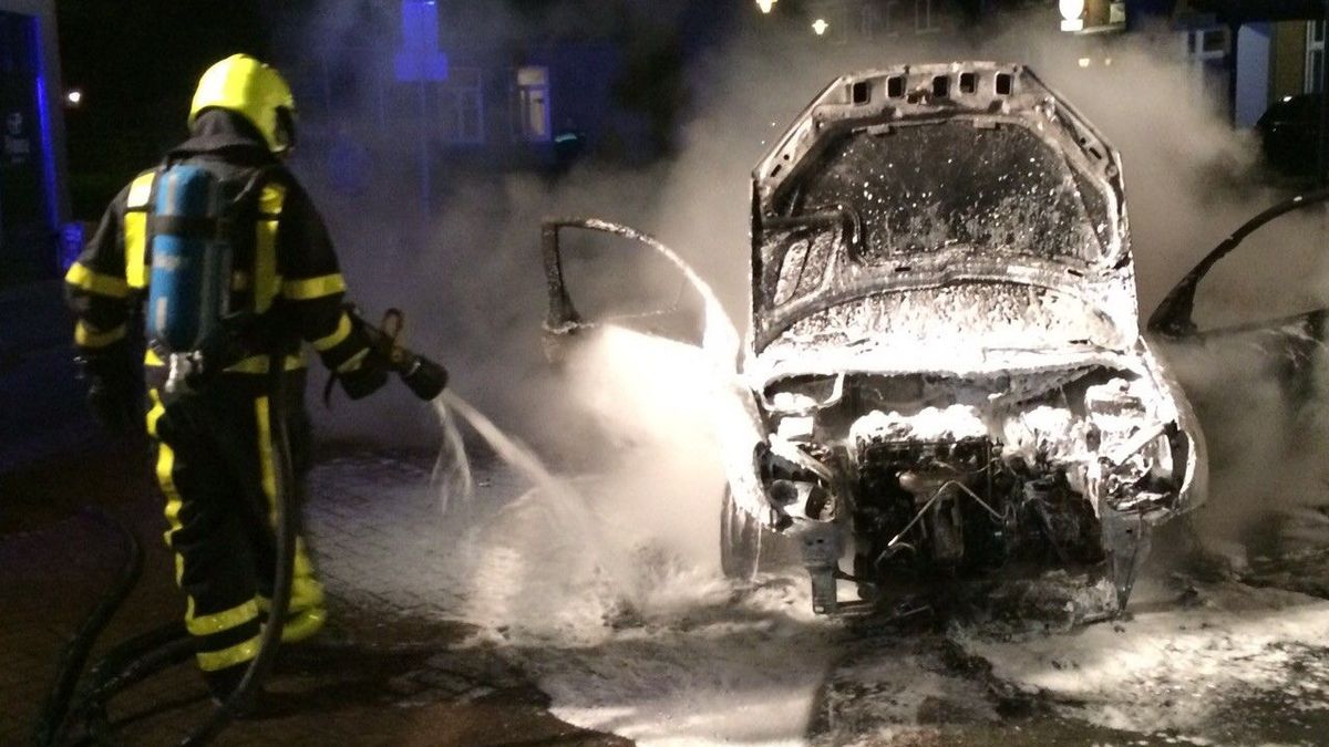Autobranden Maasniel: brandweer zet voortaan blusdekens in