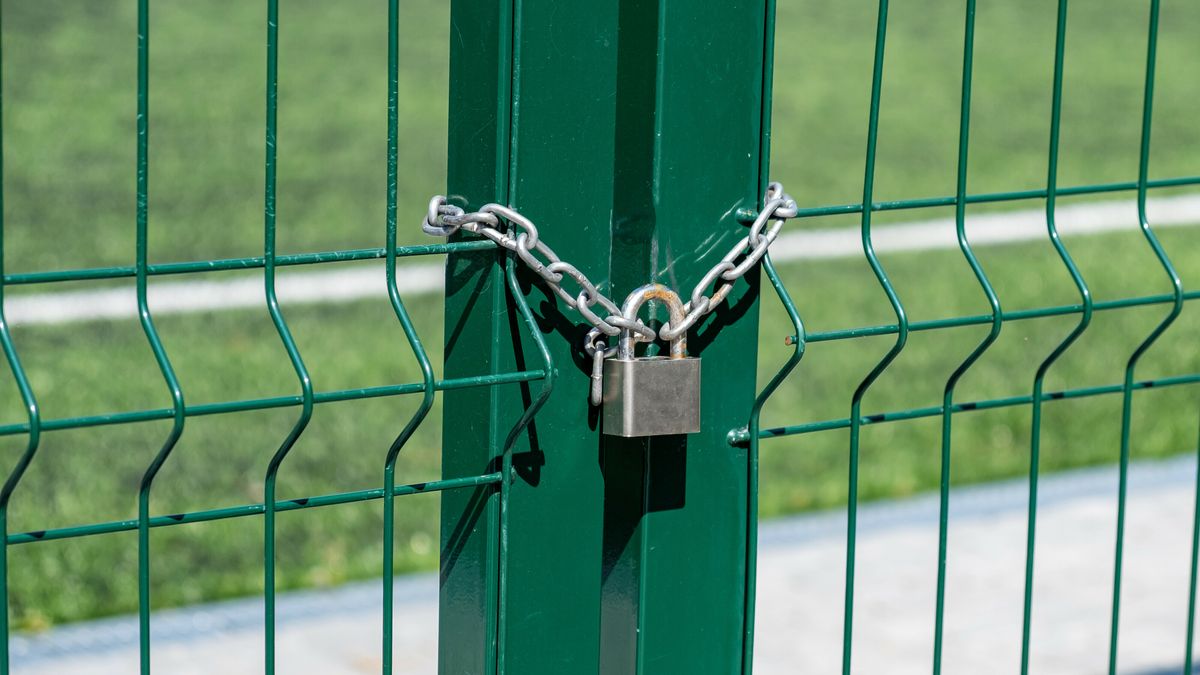 VV Sneek Wit Zwart sluit sportpark op zondag vanwege vernielingen