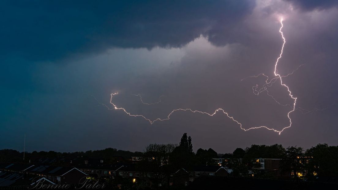 De bliksem boven Zutphen.