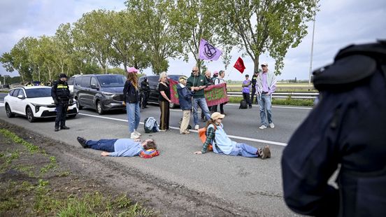 LIVE | ME haalt XR-demonstranten van A12