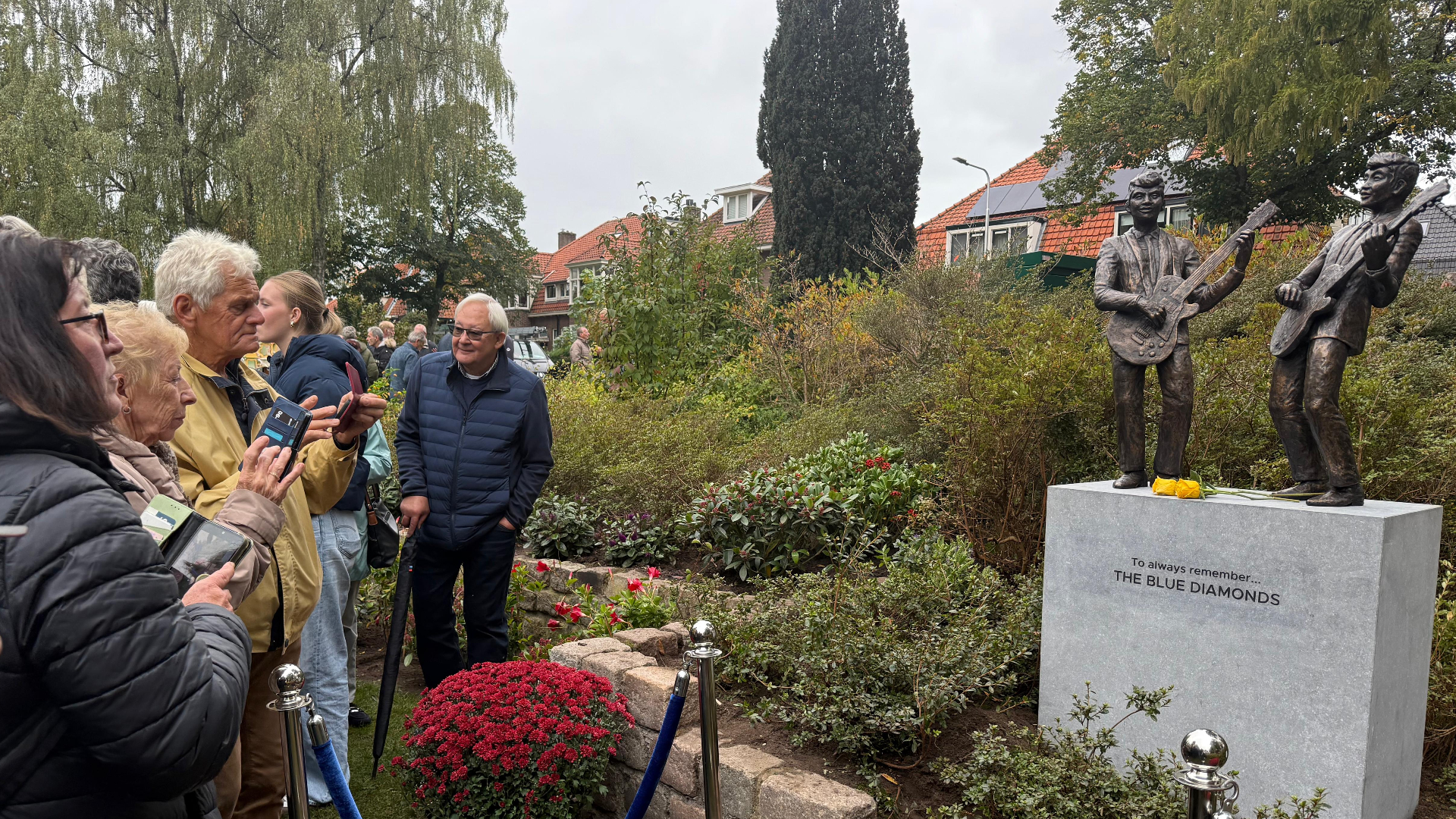 Driebergen trots op de Blue Diamonds: standbeeld onthuld in Oranjepark