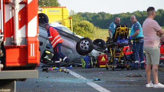 Automobilist raakt gewond bij ongeluk op A28 bij Assen. Automobilist raakt gewond bij ongeluk op A28 bij Assen.
