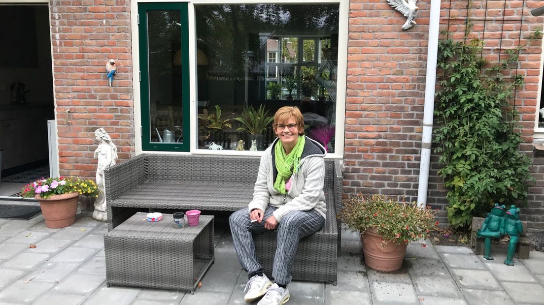 Huurster Els Drenth wil nooit meer ergens anders wonen dan in de Oranjestraat: 'Hier blijf ik tot mijn dood' (Rechten: RTV Drenthe / Margriet Benak)
