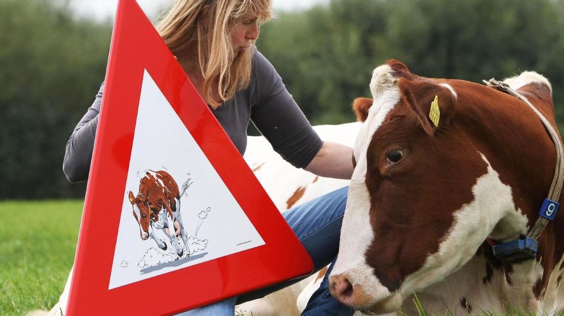 Tine van Houselt met het bewuste bord. Eigen foto