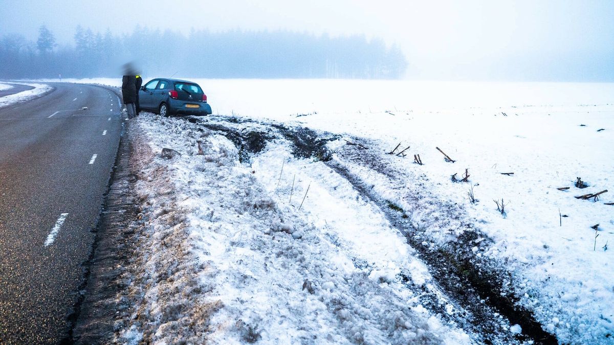 Meerdere ongelukken in de provincie door gladheid • A28 deels dicht