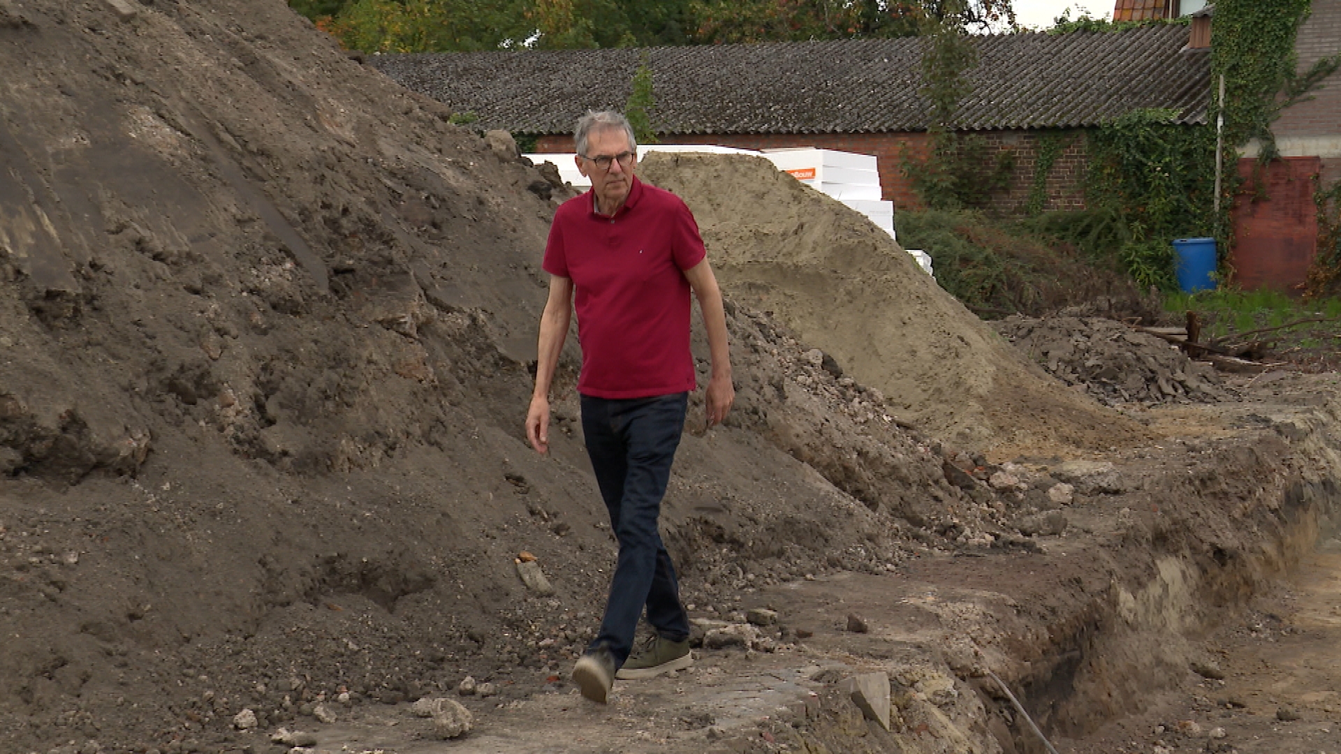 Theo Sarneel op de vindplaats van het 17e-eeuwse bouwwerk.