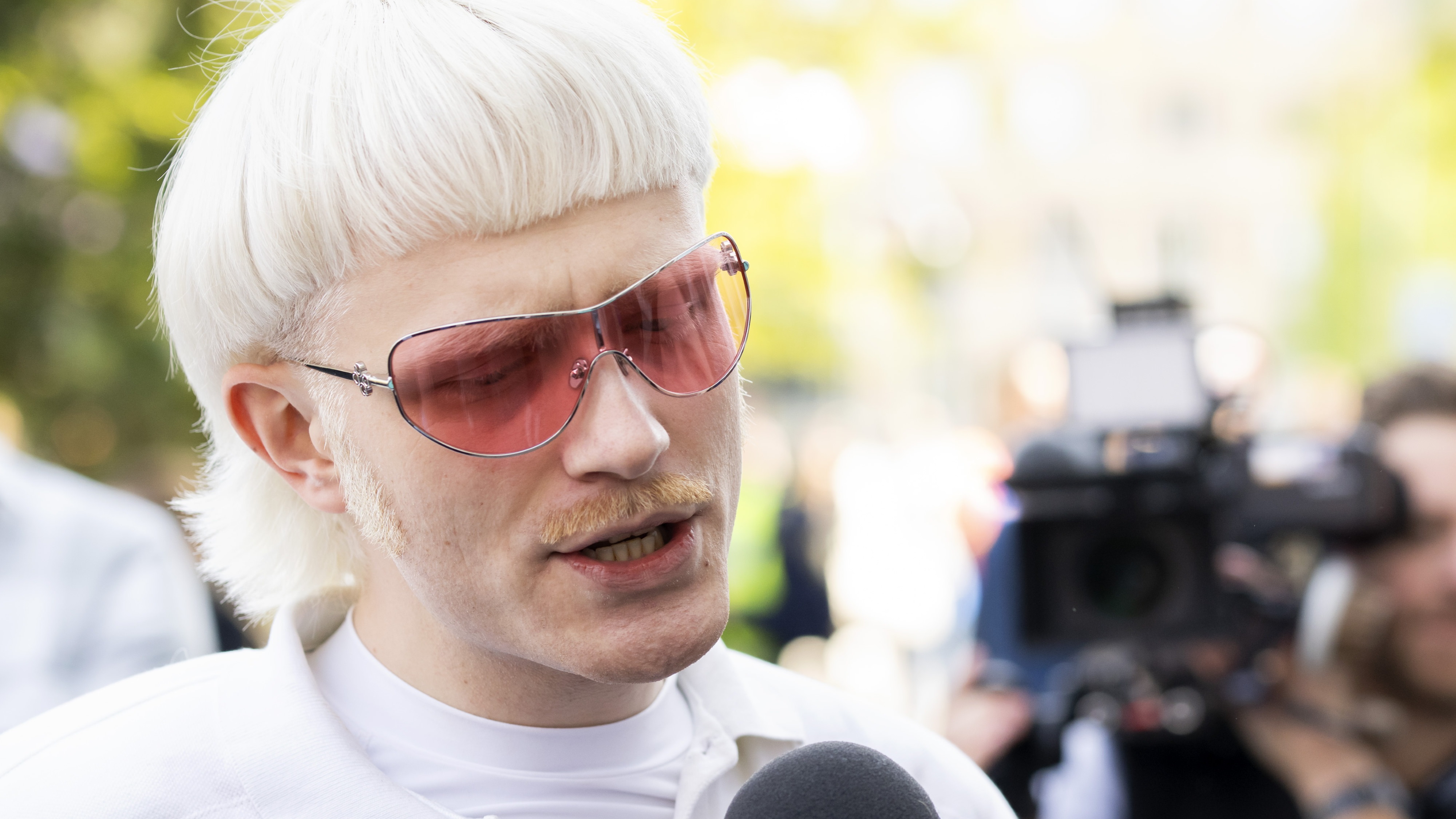Joost Klein bij een persmoment in Malmö