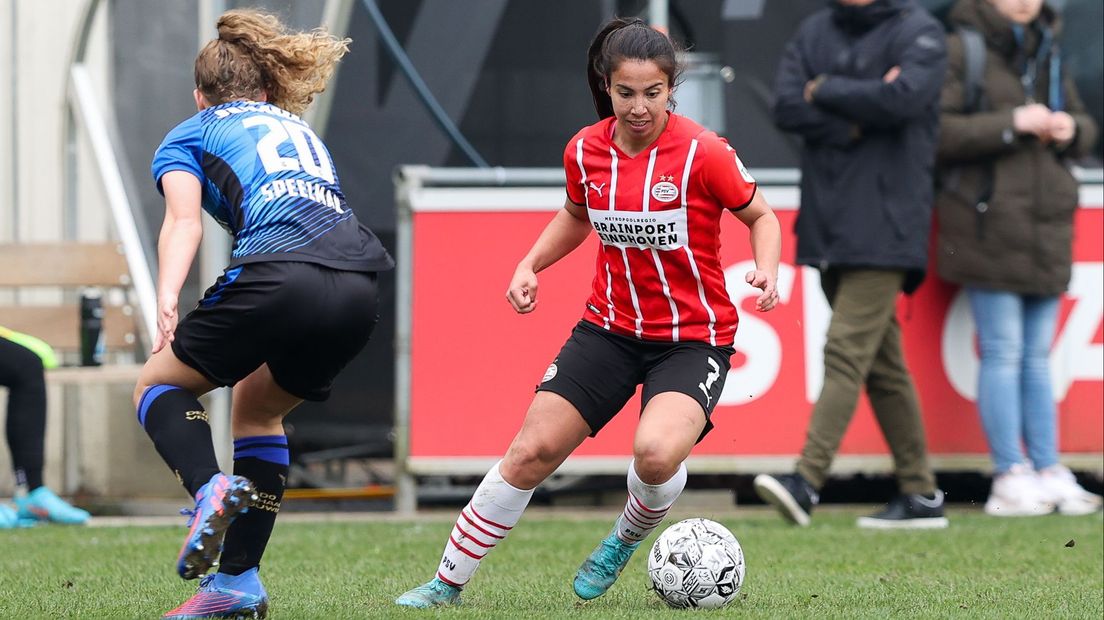 Naomi Pattiwael verruilt PSV voor FC Twente