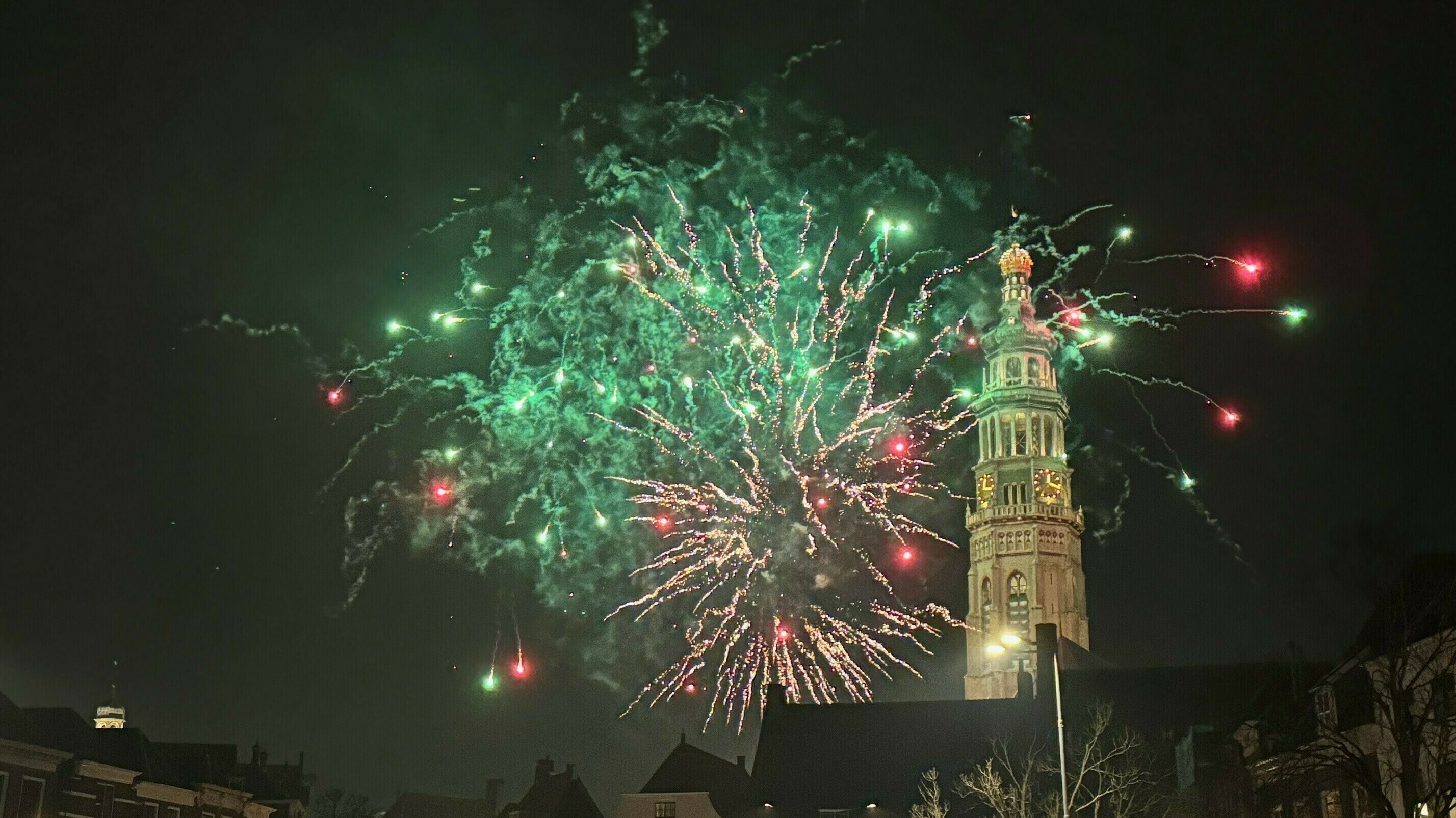 Vuurwerkshow, brandjes en rust op de camping: zo verliep de jaarwisseling in Zeeland
