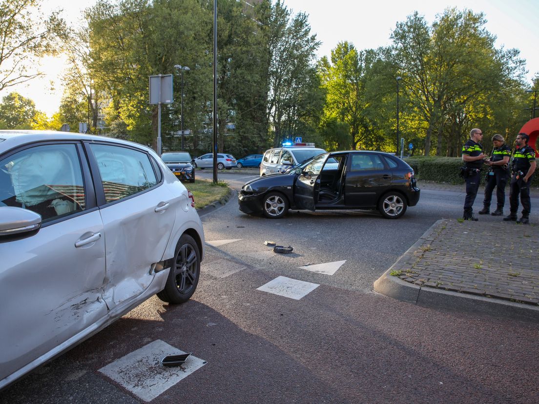 Het ongeluk aan de Lepelaarsingel in Vlaardingen (Bron: JBMedia - Joey Bremer)