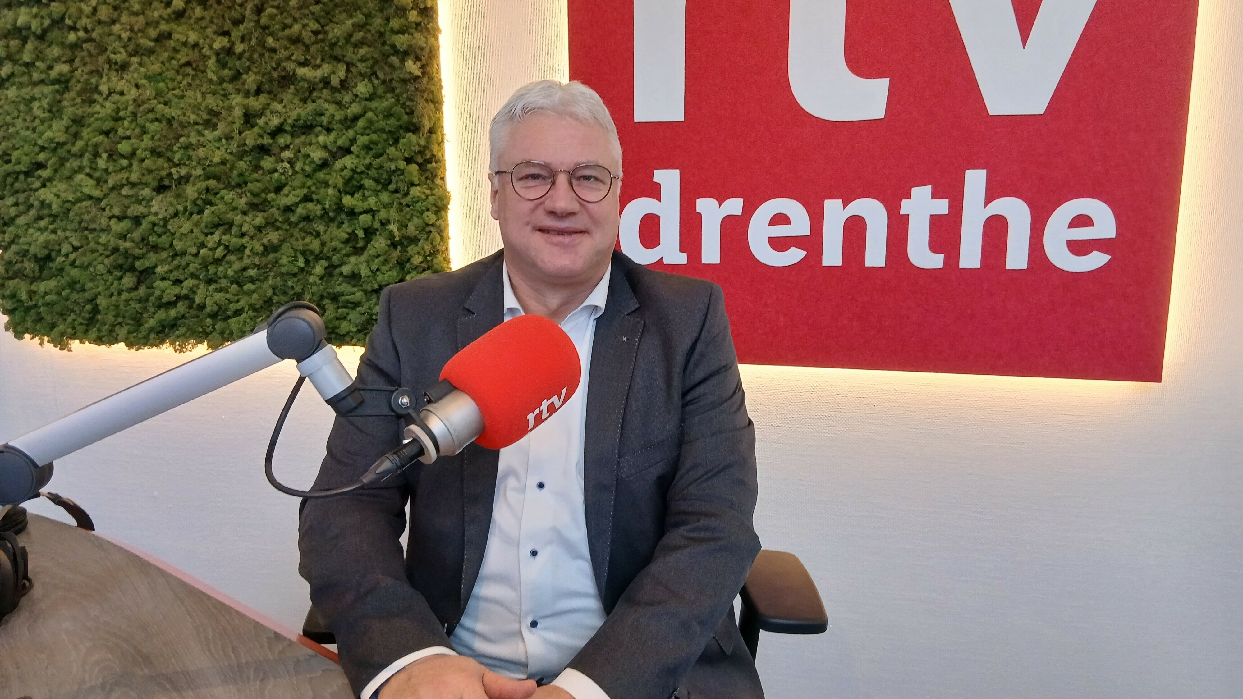 Praot Drents met mij met Jan Zwiers: 'As het moeilijk wordt, moej een stap veuruut doen'