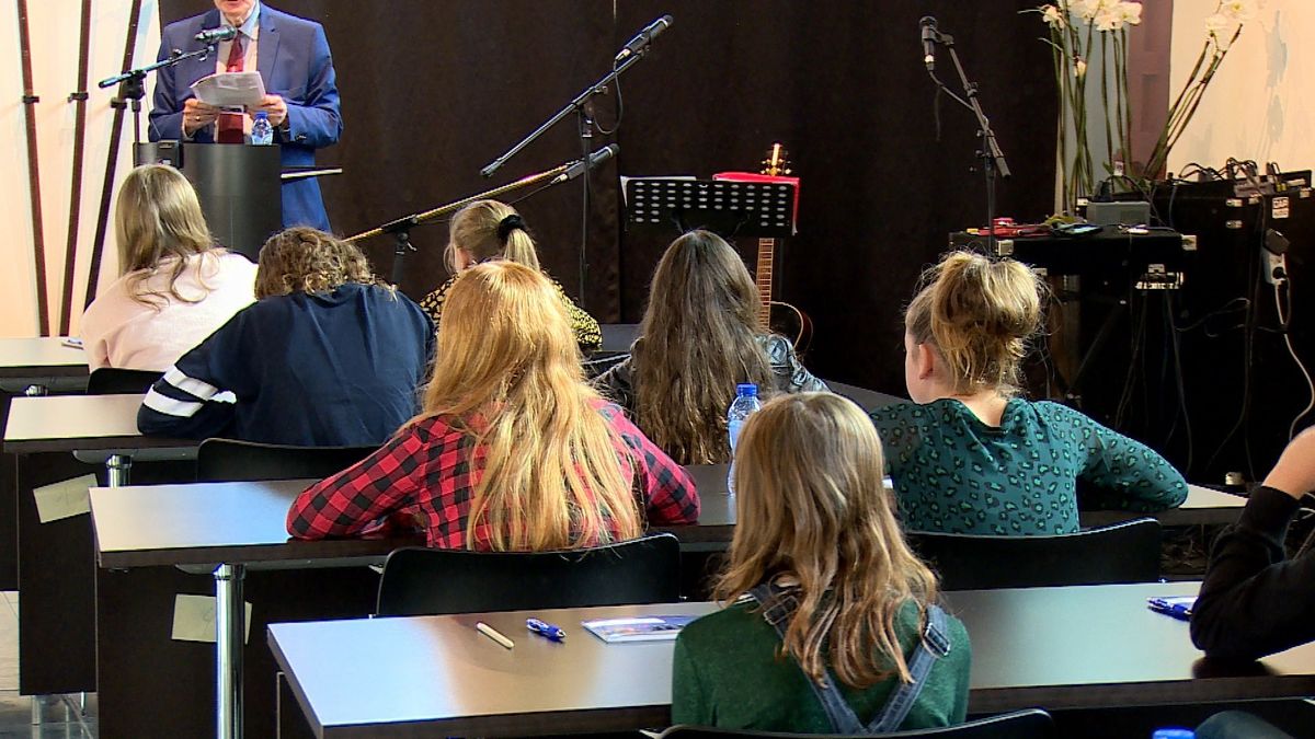 Jeugddictee in Sluis: is het leiden of lijden? - Omroep Zeeland