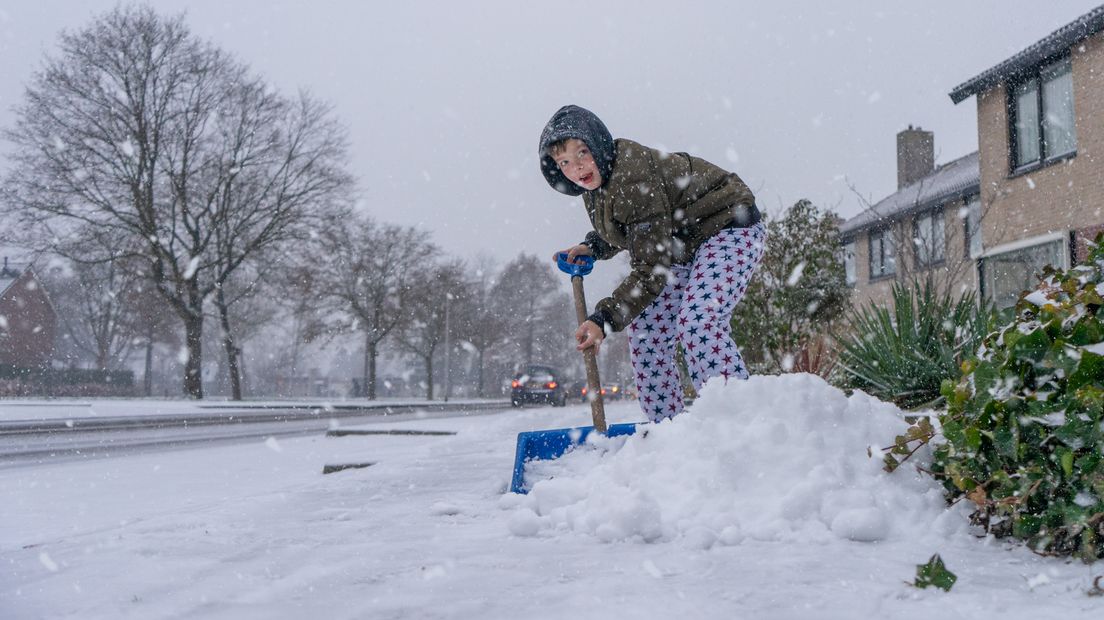 Sneeuwruimen hoort er ook bij (Rechten: RTV Drenthe/Kim Stellingwerf)