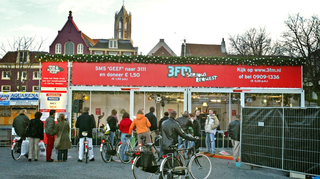 Het Glazen Huis op de Neude in 2004.