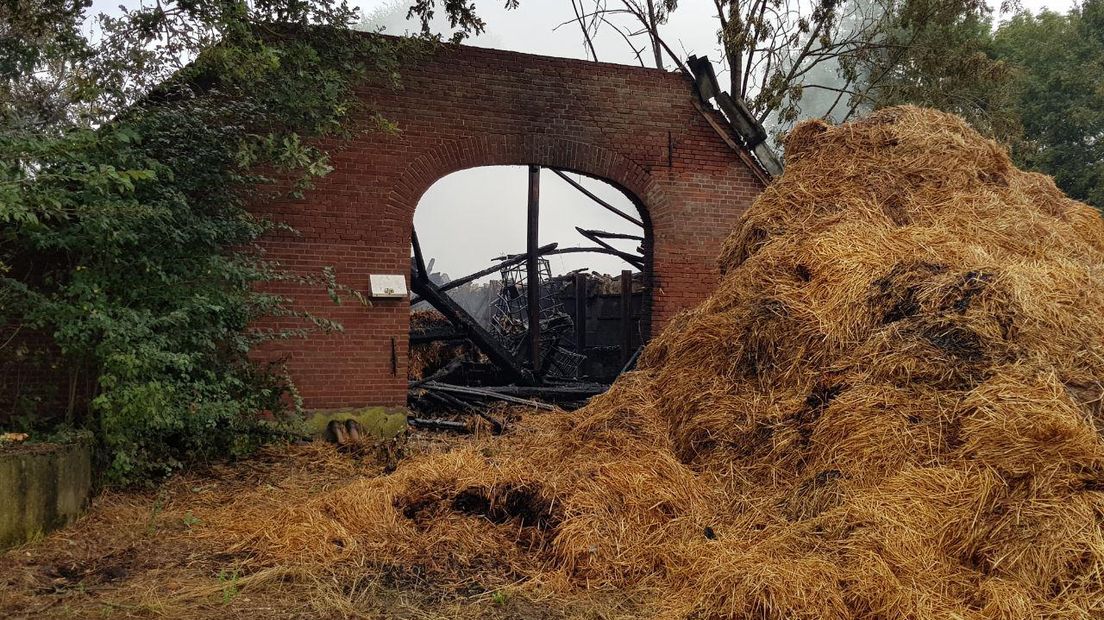 In een loods met hooi in Terborg woedde zondagavond brand. Daarbij is asbest vrijgekomen, meldt de Veiligheidsregio Noord- en Oost-Gelderland.