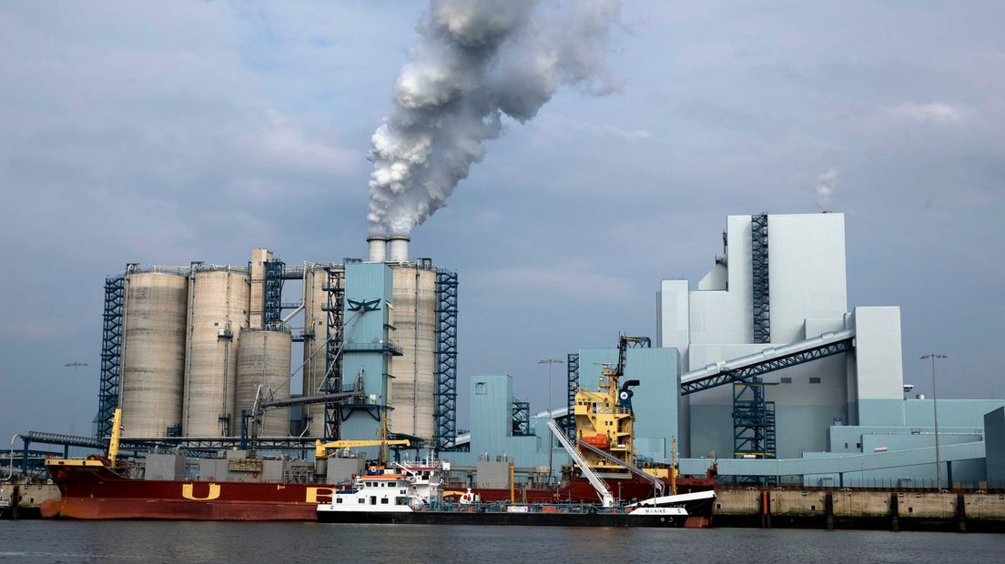 De kolencentrale in de Eemshaven