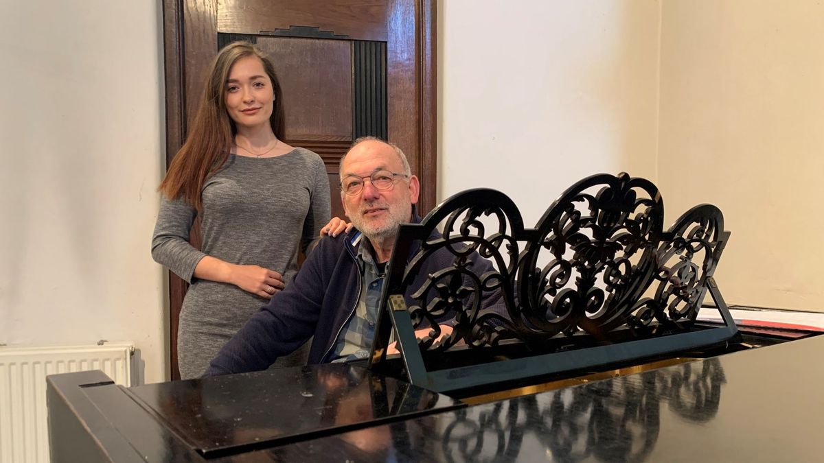 Hoe Mariia (22) uit Oekraïne en Hans uit Bornerbroek vrienden werden door hun passie voor muziek