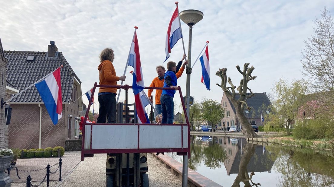 In de rij voor de bakker aan de Amsterdamsestraatweg in Utrecht