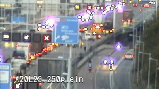 Flinke vertraging op snelweg na ongeval. Flinke vertraging op snelweg na ongeval.