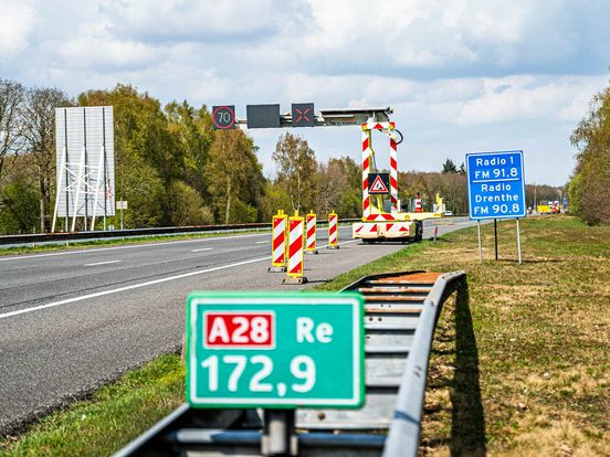 Beschadigde rechterrijbaan A28 bij Assen 'voor onbepaalde tijd' afgesloten