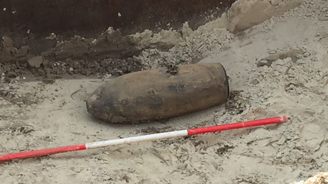 Vorig jaar werd een bom onder de Albertsbaan in Roden gevonden (Rechten: Ronald Oostingh/RTV Drenthe)