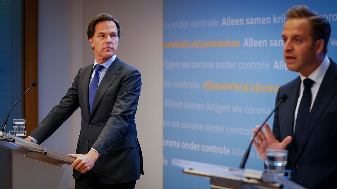 Premier Mark Rutte en minister Hugo de Jonge tijdens de persconferentie (Rechten: ANP / Bart Maat)