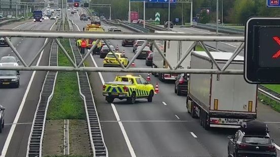 Ongelukken en start vakantie leiden tot grote drukte op wegen in en rond Utrecht. Ongelukken en start vakantie leiden tot grote drukte op wegen in en rond Utrecht.