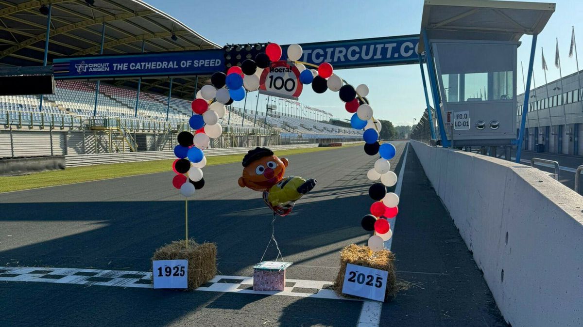 'Bert en Ernie' vieren 100 jaar TT met cadeau voor circuit: 'Maar ook wij mogen geen dorst krijgen'