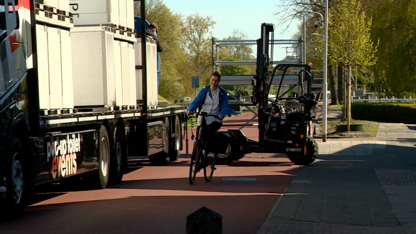 Buertsoarch moat op de fyts by kliïnten del yn Dokkum fanwegen drokte en ôfsettingen