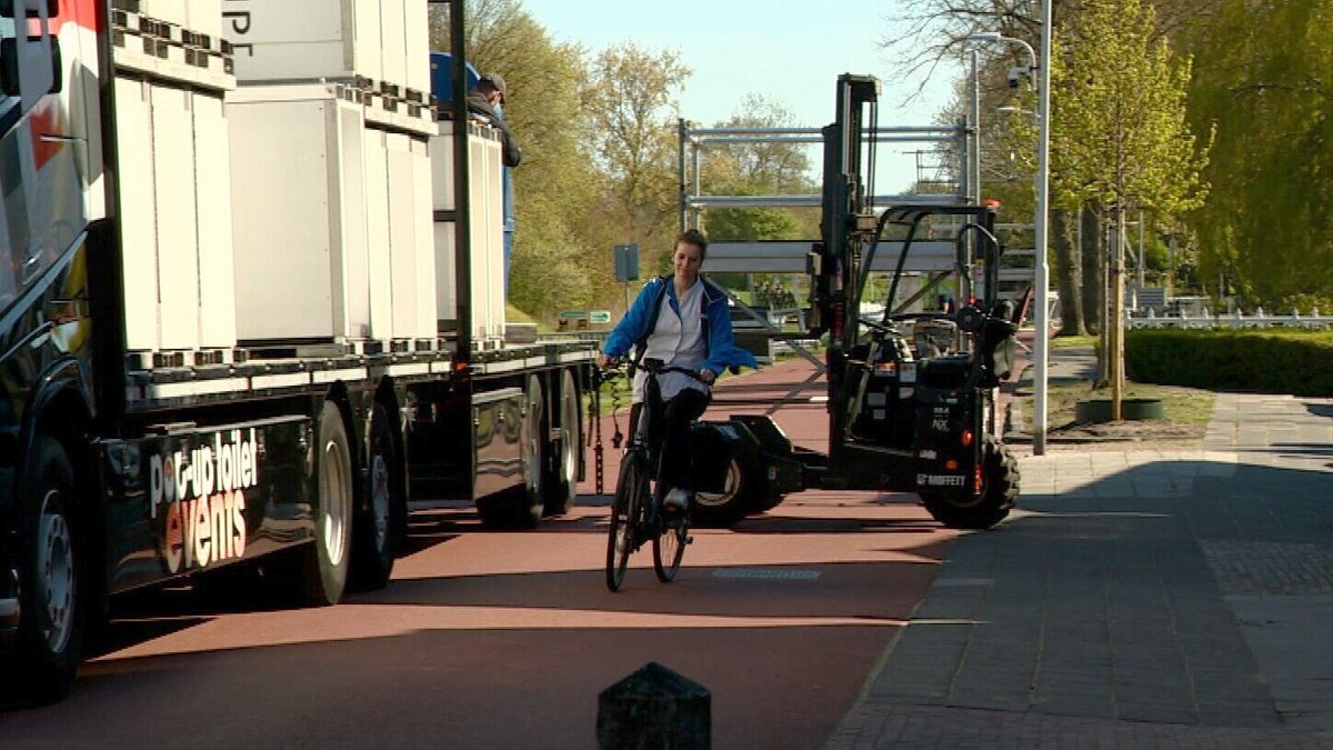 Buurtzorg moet op de fiets bij cliënten langs in Dokkum vanwege drukte en afzettingen