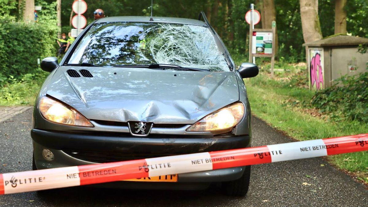 Fietser met spoed naar ziekenhuis na aanrijding in Deurningen