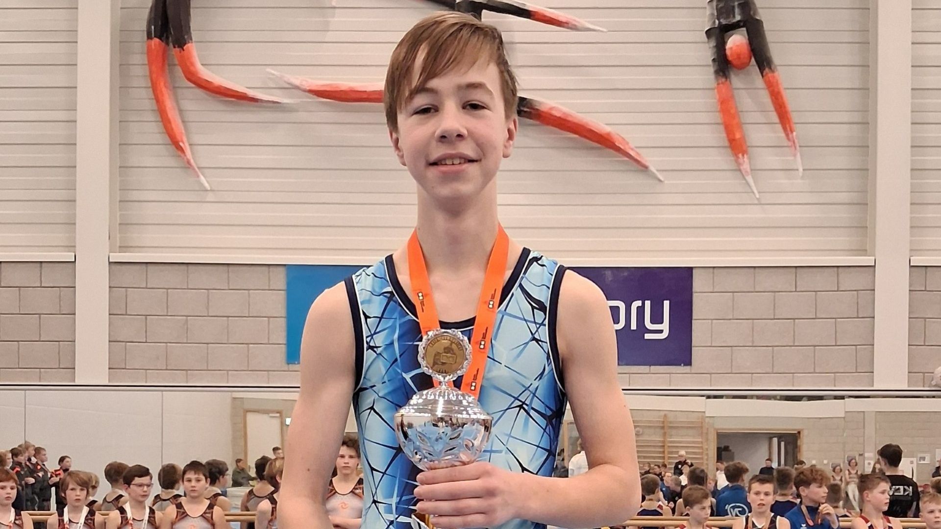 Oliver Pelle uit Eibergen regiokampioen turnen in Nijmegen.